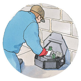 personne installant un appât à rats à l'extérieur